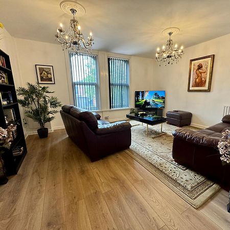 Lovely 2 Bed Apartment, Arnold Town Centre. Nottingham Buitenkant foto