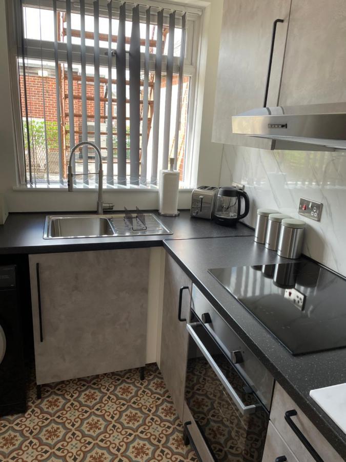 Lovely 2 Bed Apartment, Arnold Town Centre. Nottingham Buitenkant foto