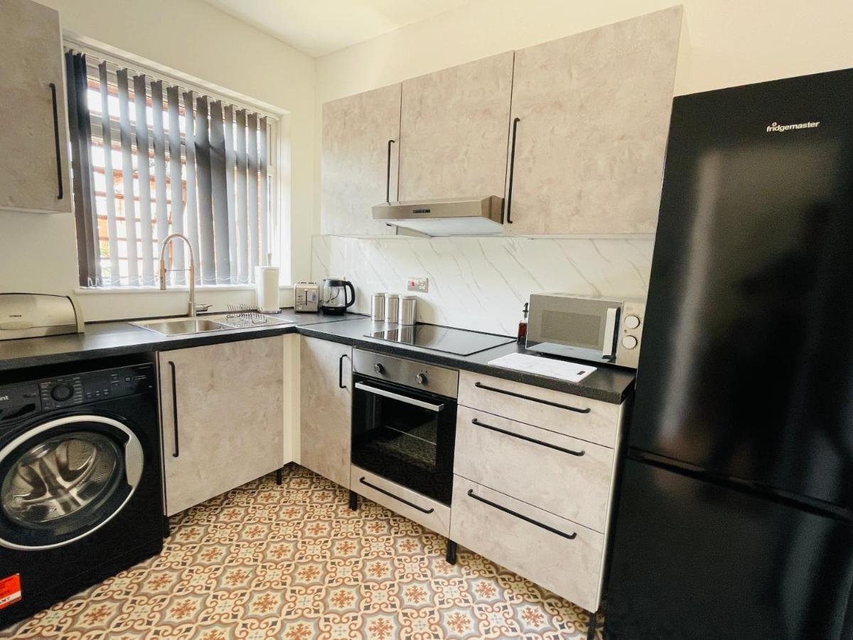Lovely 2 Bed Apartment, Arnold Town Centre. Nottingham Buitenkant foto
