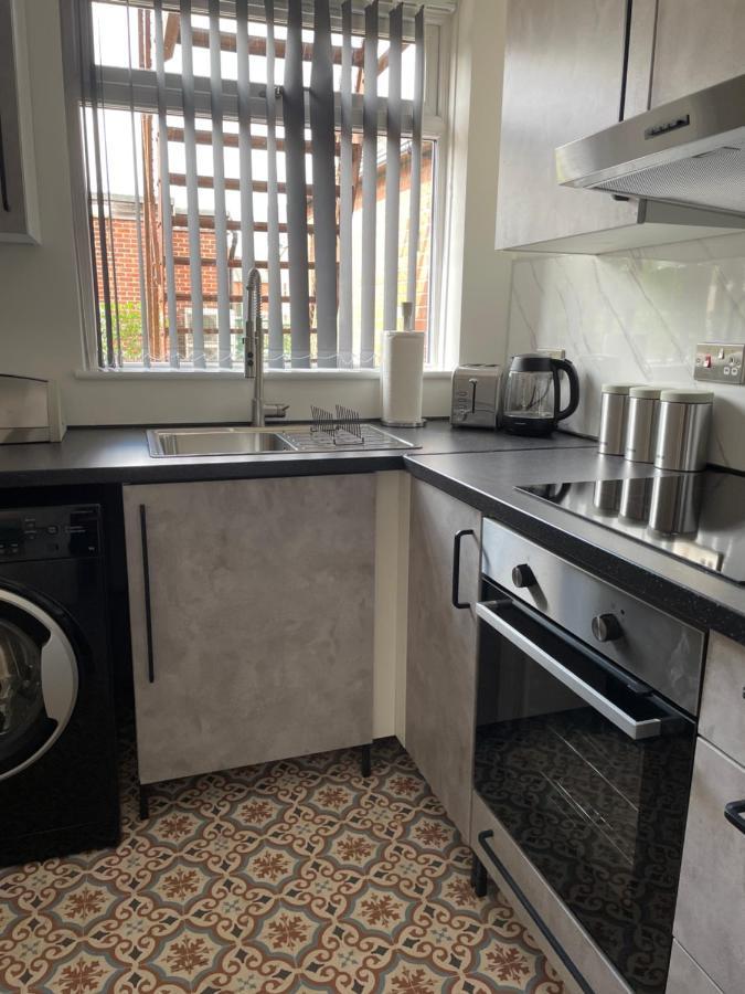Lovely 2 Bed Apartment, Arnold Town Centre. Nottingham Buitenkant foto